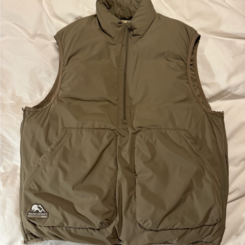 Zara Limited Edition Rocky Sunset drwr Vest.